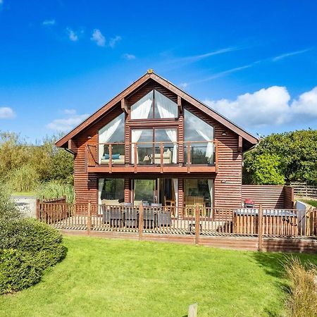 Skylark Sleeps 8 Private Hot Tub & Dogs Welcome Nr Padstow, Resort Pool Bar & Watersports St Columb Major エクステリア 写真
