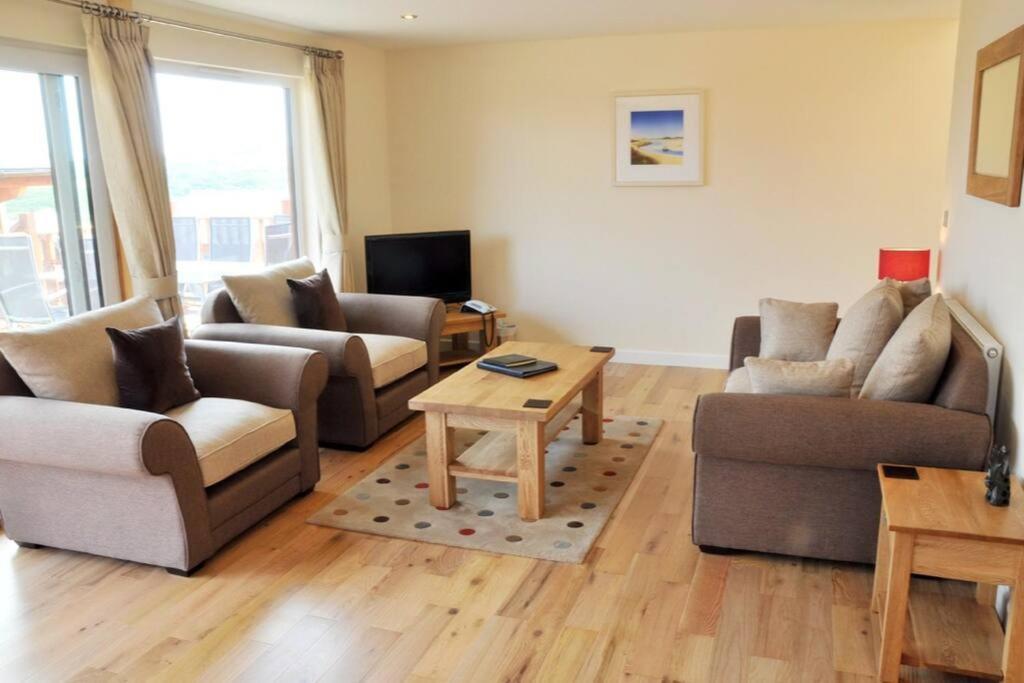 Skylark Sleeps 8 Private Hot Tub & Dogs Welcome Nr Padstow, Resort Pool Bar & Watersports St Columb Major エクステリア 写真