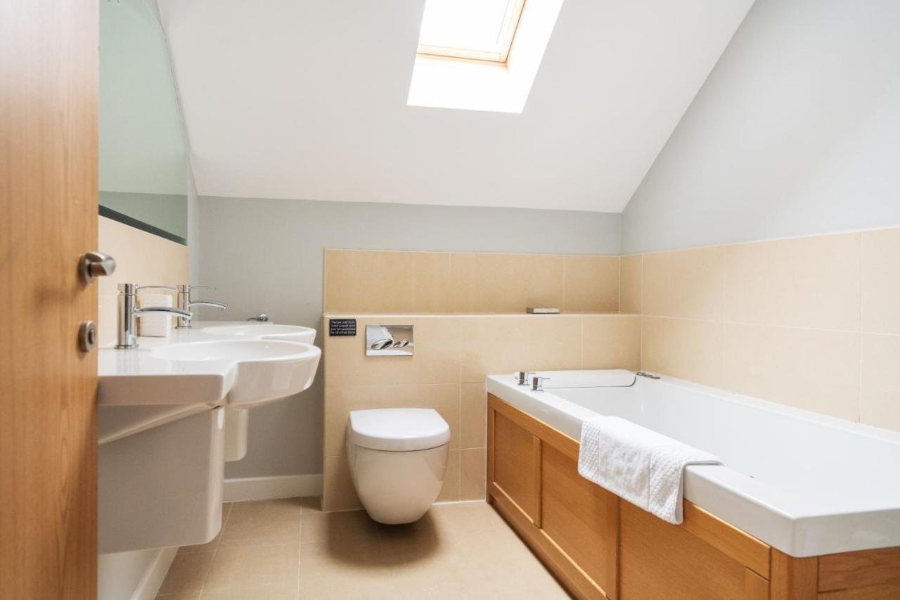 Skylark Sleeps 8 Private Hot Tub & Dogs Welcome Nr Padstow, Resort Pool Bar & Watersports St Columb Major エクステリア 写真
