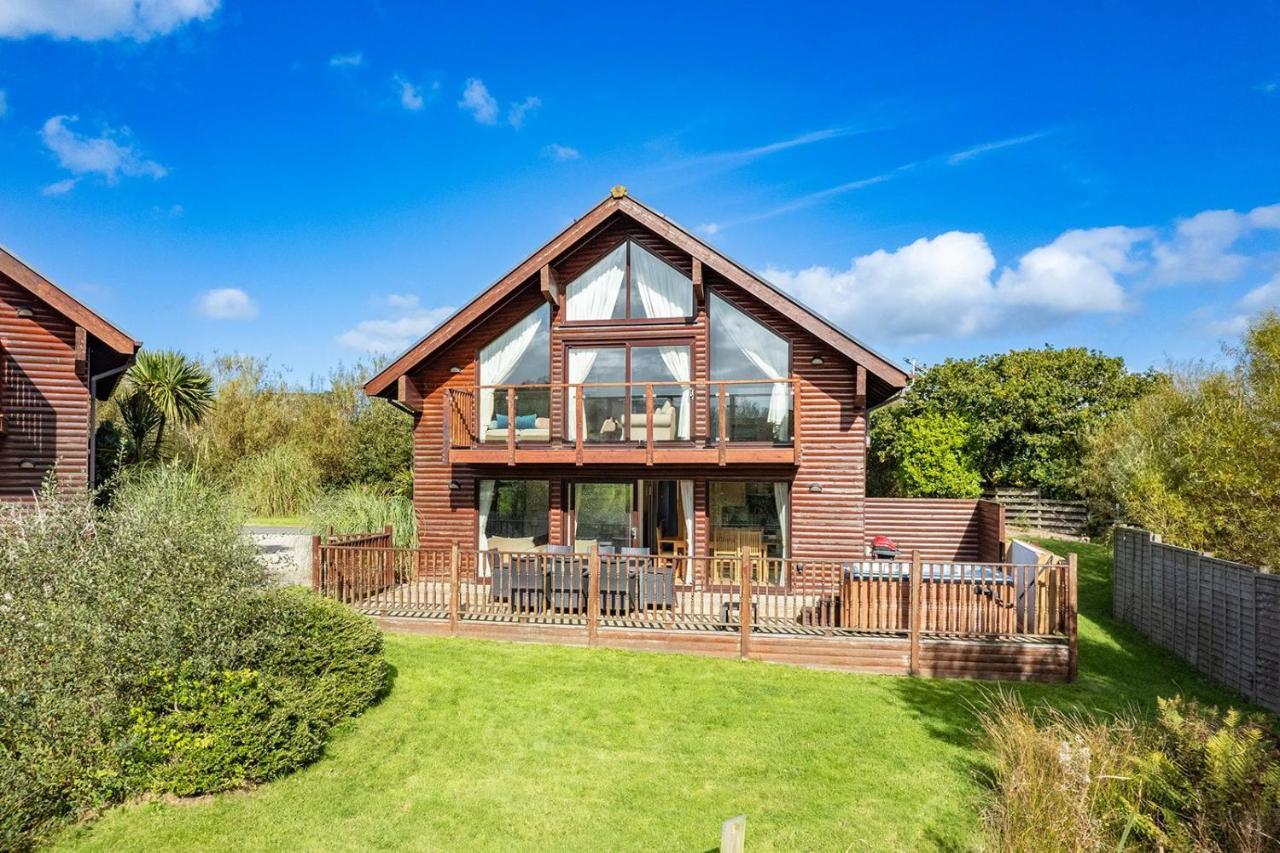 Skylark Sleeps 8 Private Hot Tub & Dogs Welcome Nr Padstow, Resort Pool Bar & Watersports St Columb Major エクステリア 写真