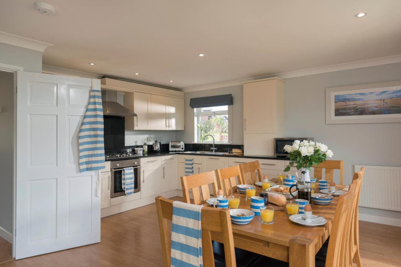 Skylark Sleeps 8 Private Hot Tub & Dogs Welcome Nr Padstow, Resort Pool Bar & Watersports St Columb Major エクステリア 写真