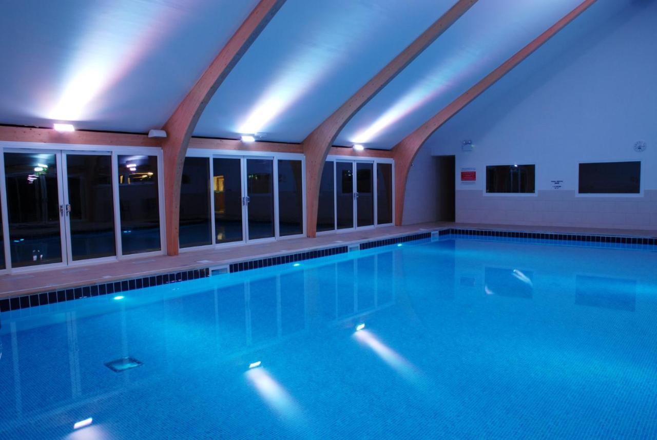 Skylark Sleeps 8 Private Hot Tub & Dogs Welcome Nr Padstow, Resort Pool Bar & Watersports St Columb Major エクステリア 写真