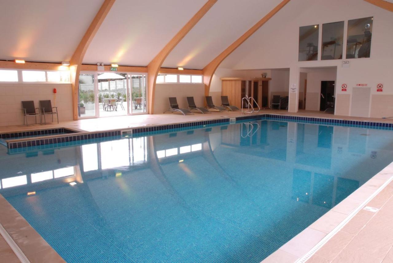Skylark Sleeps 8 Private Hot Tub & Dogs Welcome Nr Padstow, Resort Pool Bar & Watersports St Columb Major エクステリア 写真