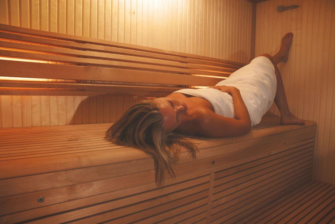 Skylark Sleeps 8 Private Hot Tub & Dogs Welcome Nr Padstow, Resort Pool Bar & Watersports St Columb Major エクステリア 写真
