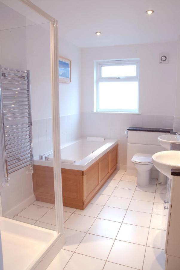 Skylark Sleeps 8 Private Hot Tub & Dogs Welcome Nr Padstow, Resort Pool Bar & Watersports St Columb Major エクステリア 写真